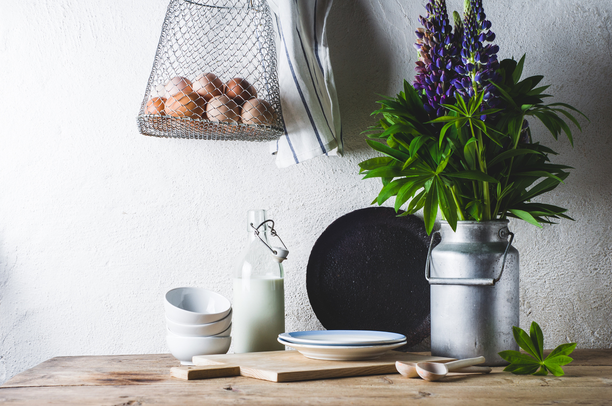 farmhouse kitchen flowers